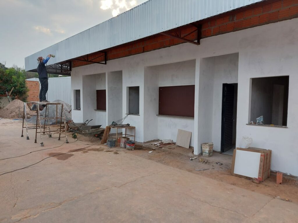 Reunião com feirantes trata sobre protocolos para entrega de novos quiosques da Feira do Produtor