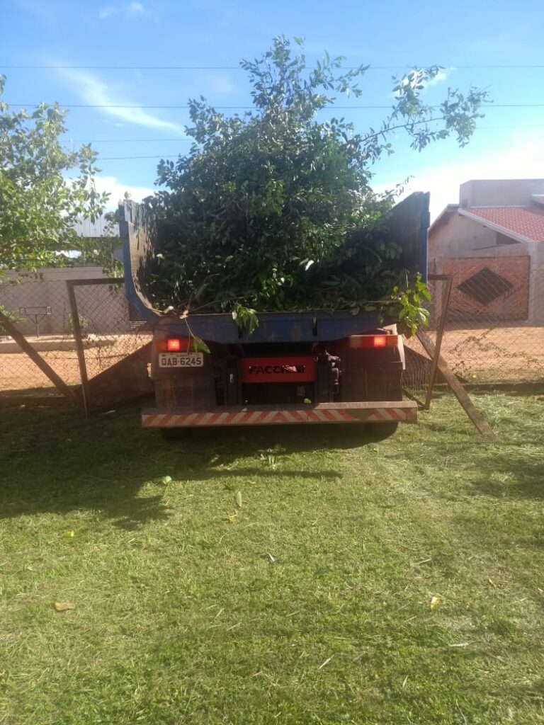 Secretaria de Obras realiza patrolamento de estradas de terra e limpeza de espaços públicos em Bonito