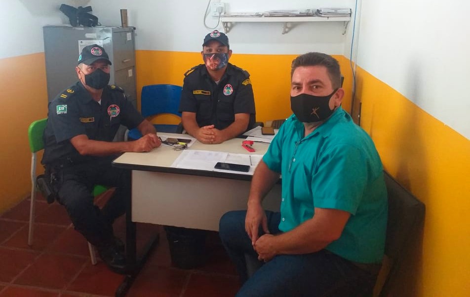 Reunião é realizada para discutir a melhoria na sinalização de trânsito e fiscalização dos transportes em Bonito Reunião é realizada para discutir a melhoria na sinalização de trânsito e fiscalização dos transportes em Bonito