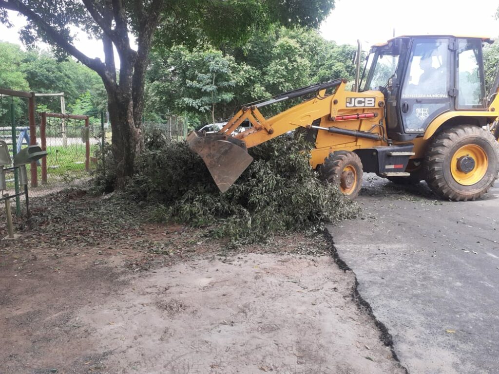 Secretaria de Obras intensifica trabalho de limpeza e patrolamento no município