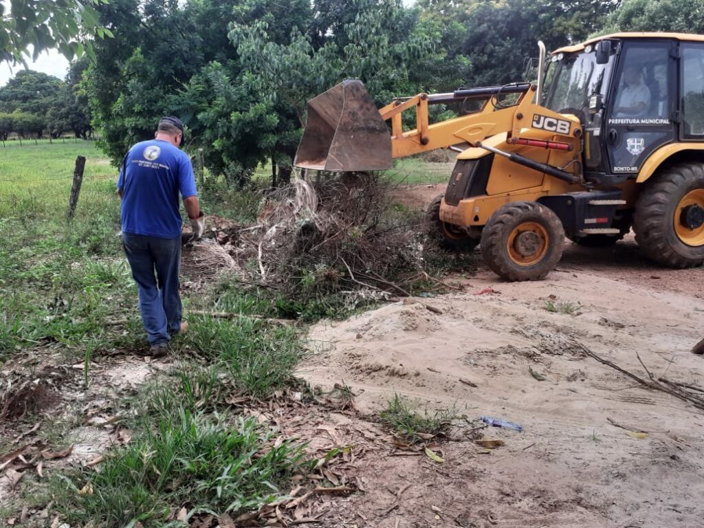Secretaria de Obras intensifica trabalho de limpeza e patrolamento no município