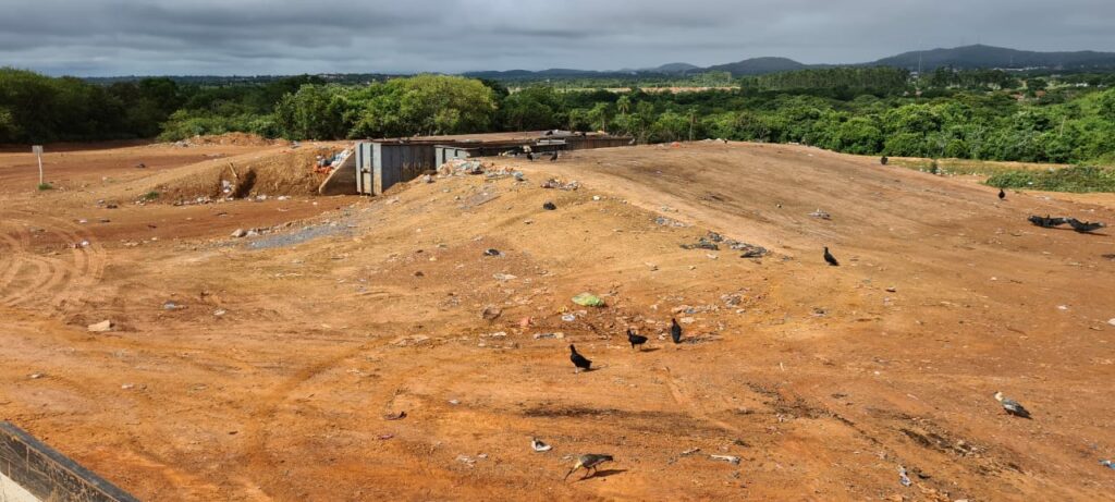 Prefeito Josmail Rodrigues visita Aterro Controlado mais conhecido como “Lixão” para identificar ponto para construção de guarita e instalação de cercas no local
