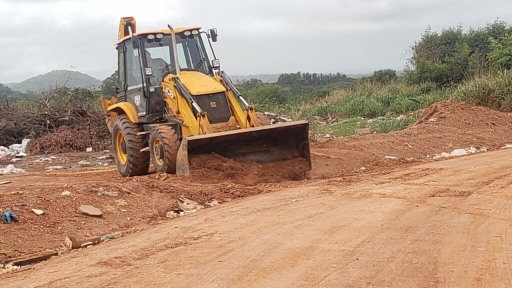 Prefeito Josmail Rodrigues visita Aterro Controlado mais conhecido como “Lixão” para identificar ponto para construção de guarita e instalação de cercas no local Prefeito Josmail Rodrigues visita Aterro Controlado mais conhecido como “Lixão” para identificar ponto para construção de guarita e instalação de cercas no local