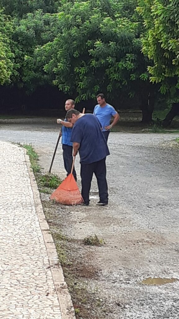 Prefeito participa de mutirão de limpeza no Balneário Municipal de Bonito Prefeito participa de mutirão de limpeza no Balneário Municipal de Bonito