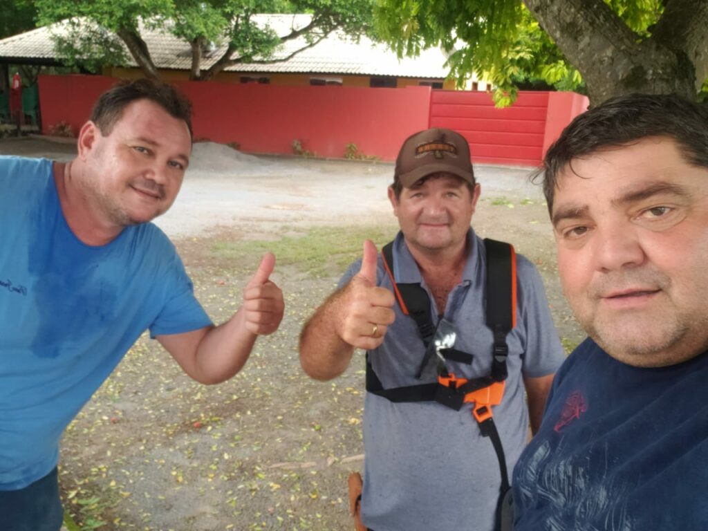 Prefeito participa de mutirão de limpeza no Balneário Municipal de Bonito Prefeito participa de mutirão de limpeza no Balneário Municipal de Bonito