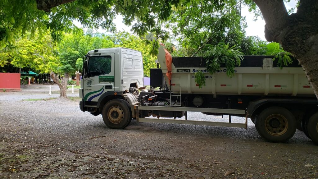 Prefeito participa de mutirão de limpeza no Balneário Municipal de Bonito Prefeito participa de mutirão de limpeza no Balneário Municipal de Bonito