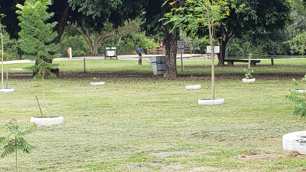 Prefeito participa de mutirão de limpeza no Balneário Municipal de Bonito Prefeito participa de mutirão de limpeza no Balneário Municipal de Bonito