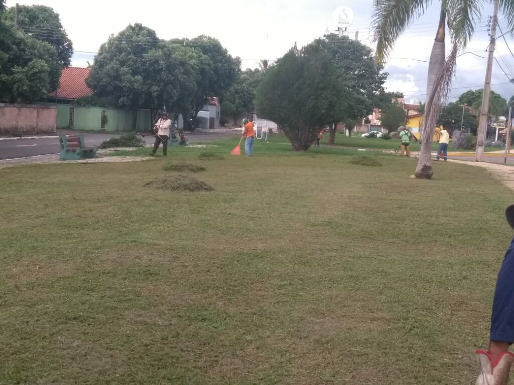 Secretaria de Obras realizada serviço de manutenção em trechos da saída para a cidade de Jardim