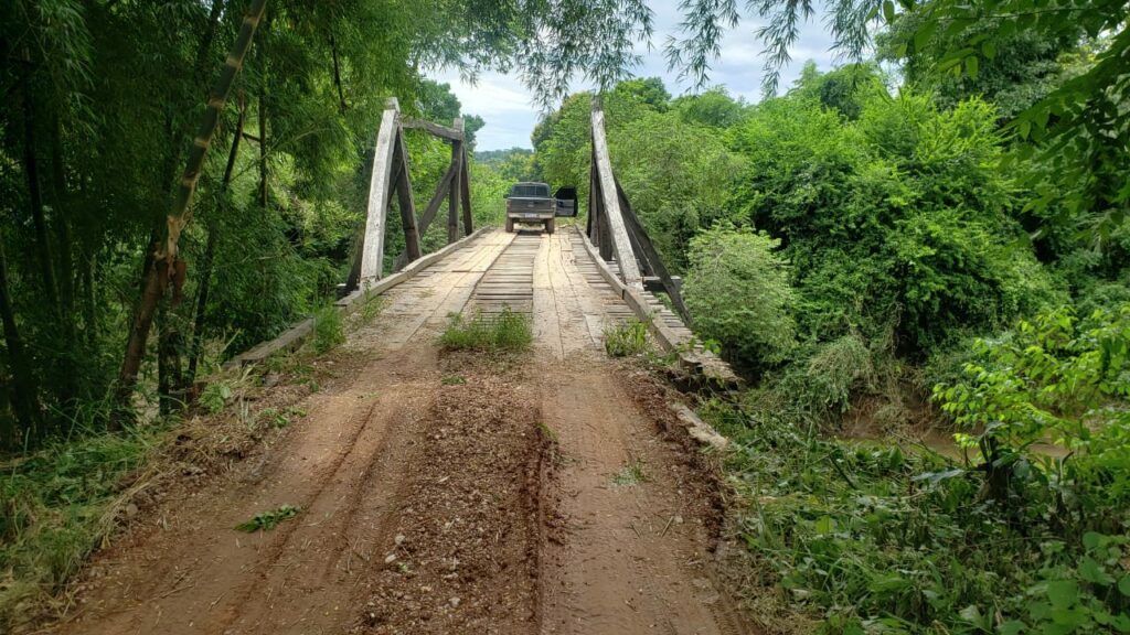 Prefeito e secretário de obras avaliam estrutura da ponte sobre o Rio do Peixe e estradas da região