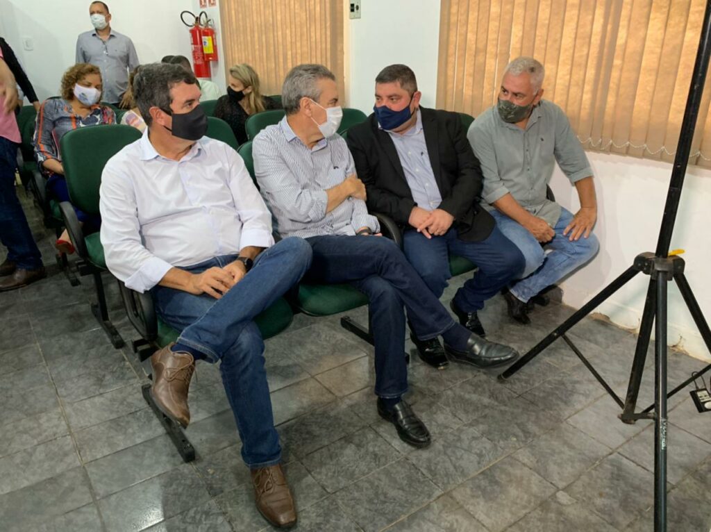 Prefeito Josmail Rodrigues recebe o Governador em exercício, Dep. Paulo Corrêa e peticiona um pacote de obras para Bonito