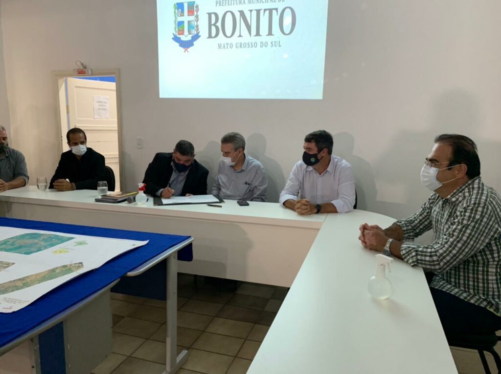 Prefeito Josmail Rodrigues recebe o Governador em exercício, Dep. Paulo Corrêa e peticiona um pacote de obras para Bonito