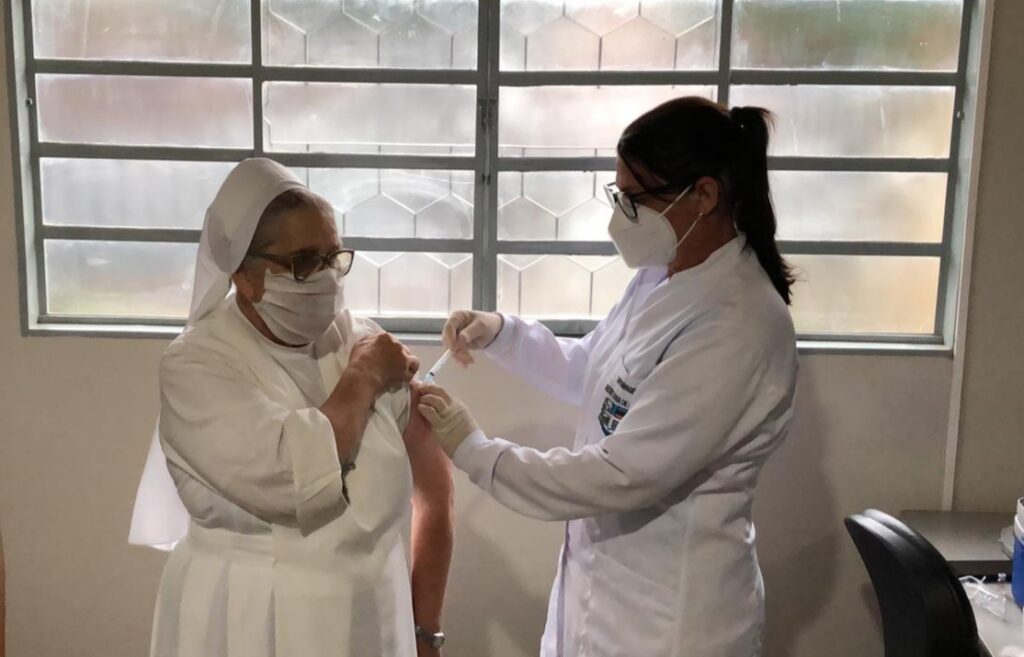 Ato simbólico marca o início da vacinação contra a Covid-19 em Bonito
