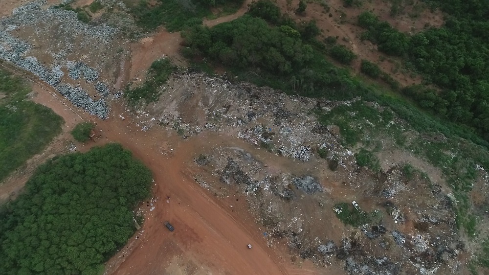 Prefeitura realiza ação de limpeza e promove melhorias no aterro controlado de Bonito