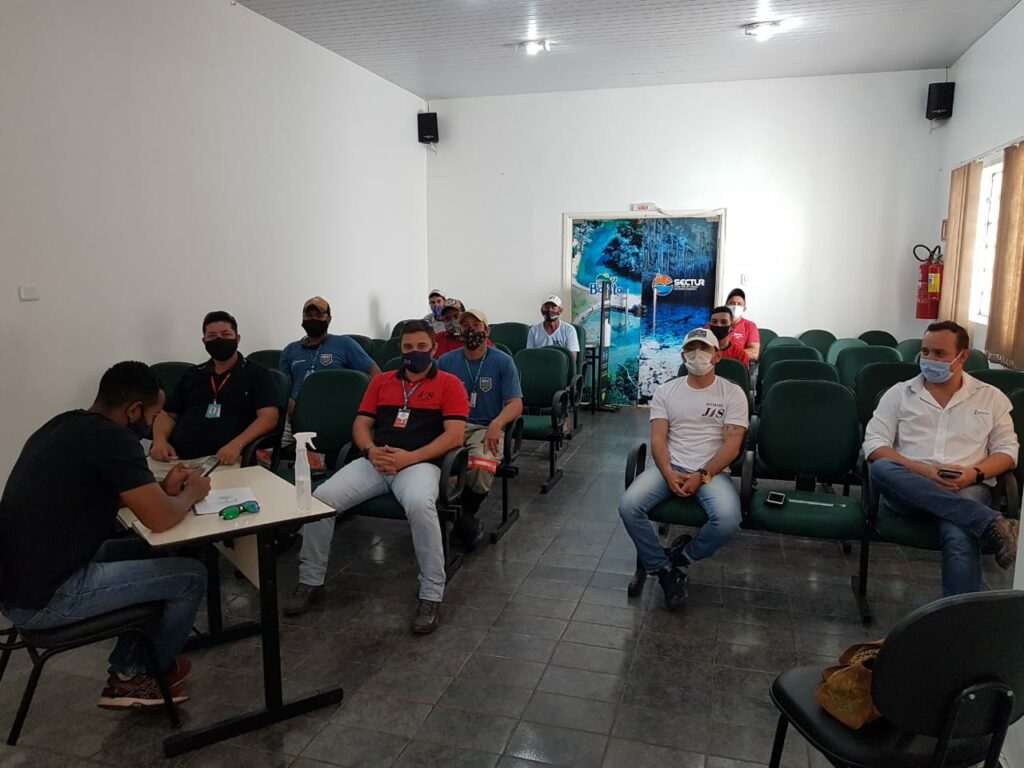 SEMA realiza reunião com empreendedores locais que atuam com jardinagem e poda no município para discutir sobre o Plano de Arborização Urbana
