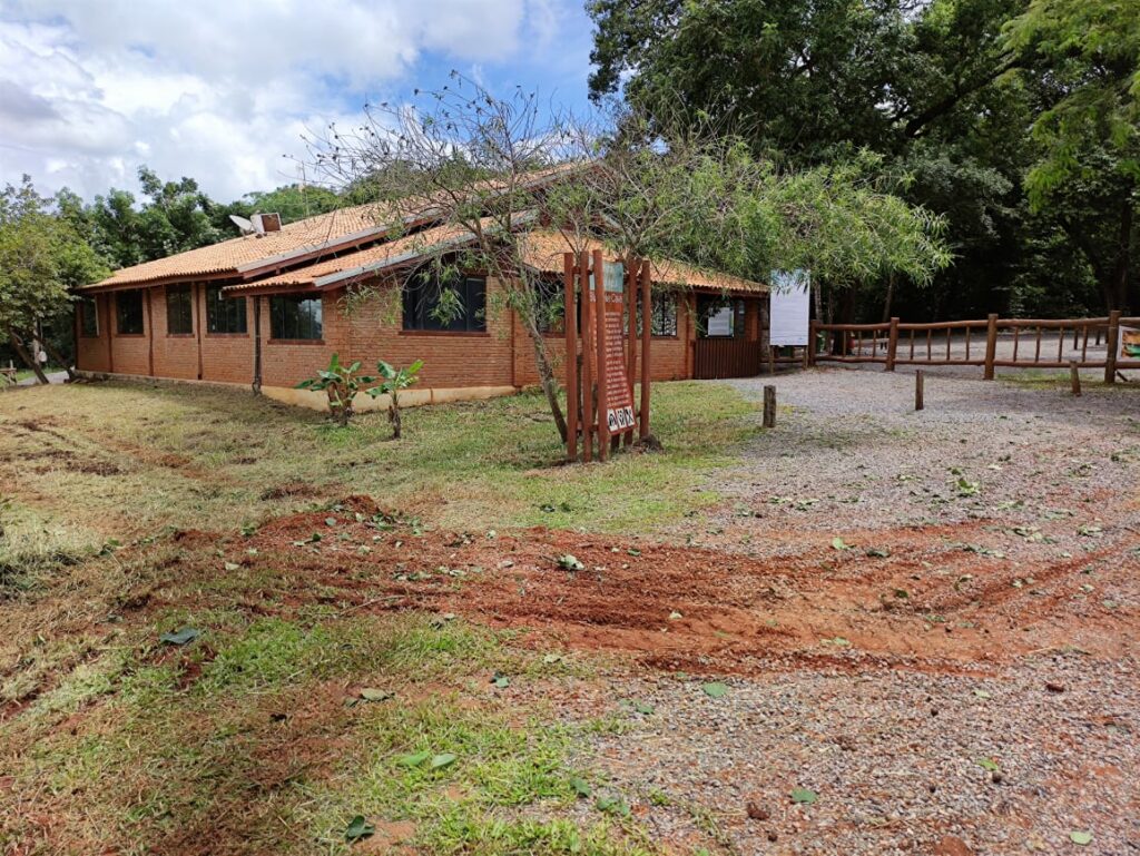 Prefeitura promove ação de limpeza na Gruta do Lago Azul