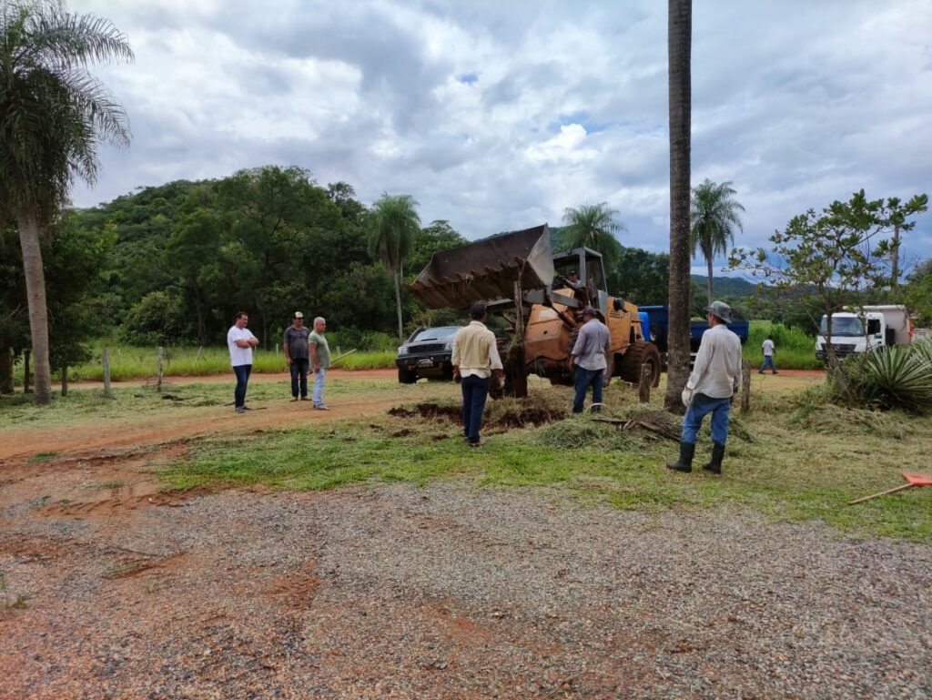Prefeitura promove ação de limpeza na Gruta do Lago Azul