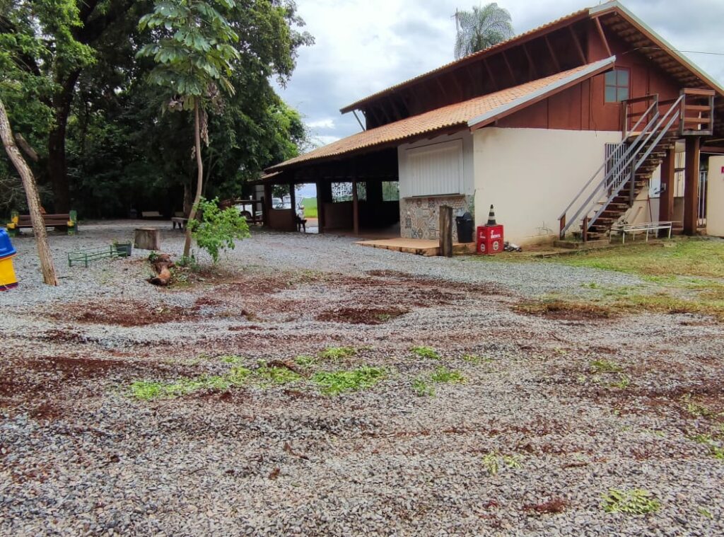 Prefeitura promove ação de limpeza na Gruta do Lago Azul