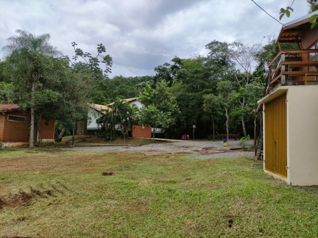 Prefeitura promove ação de limpeza na Gruta do Lago Azul