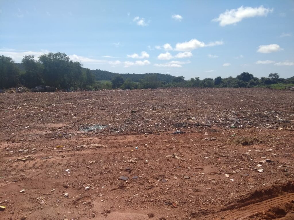 Prefeitura realiza ação de limpeza e promove melhorias no aterro controlado de Bonito