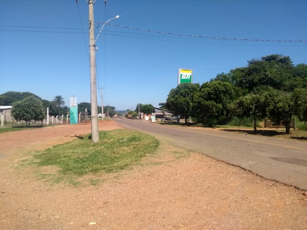 Secretaria de Obras realiza limpeza urbana na Vila Machado