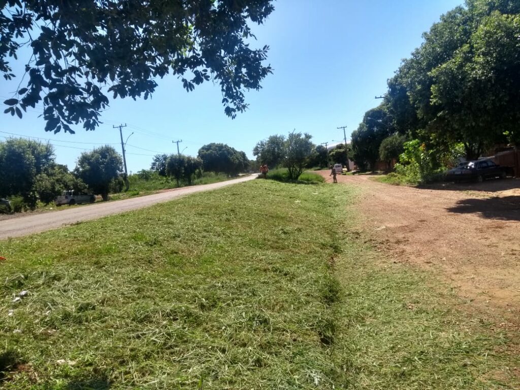 Secretaria de Obras realiza limpeza urbana na Vila Machado