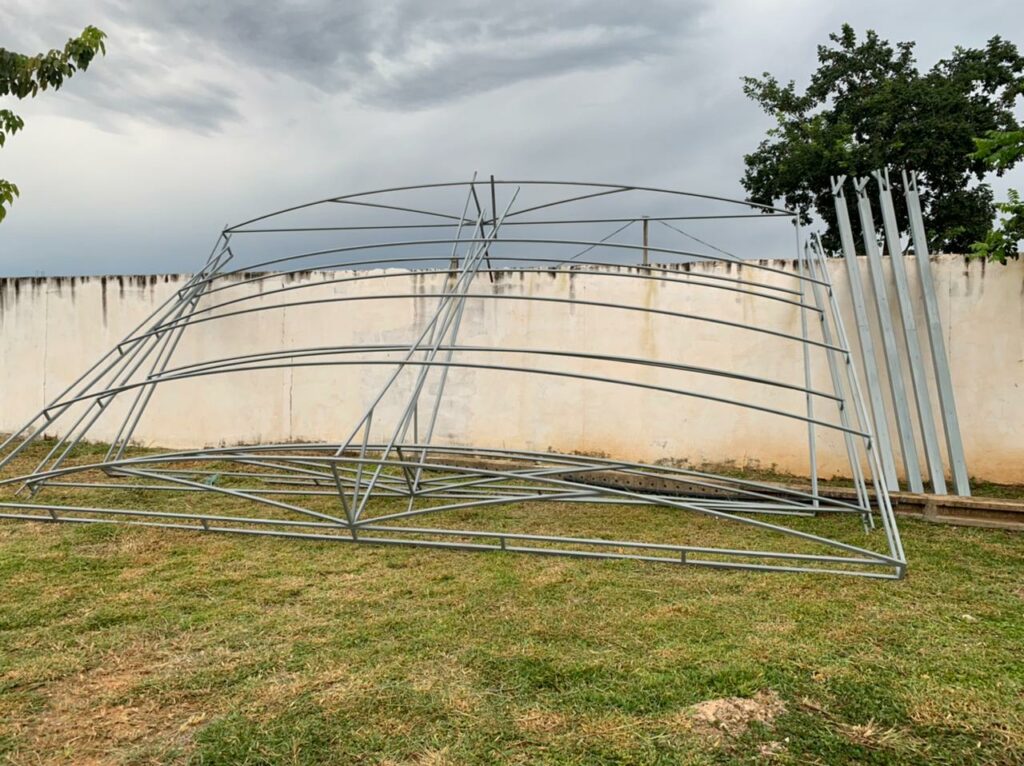 Prefeitura instala toldo na ESF do Jardim Bom Viver