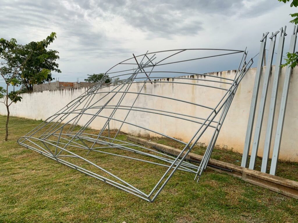 Prefeitura instala toldo na ESF do Jardim Bom Viver