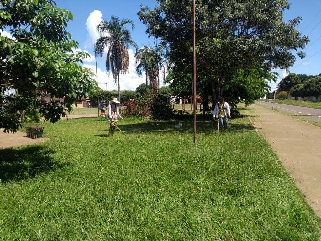 Secretaria de Obras intensifica trabalho de manutenção e limpeza no município e Distrito