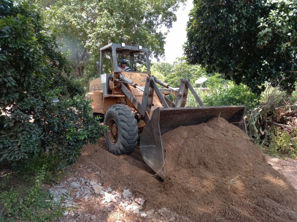 Secretaria de Obras intensifica trabalho de manutenção e limpeza no município e Distrito