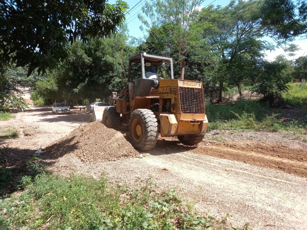 Secretaria de Obras intensifica trabalho de manutenção e limpeza no município e Distrito