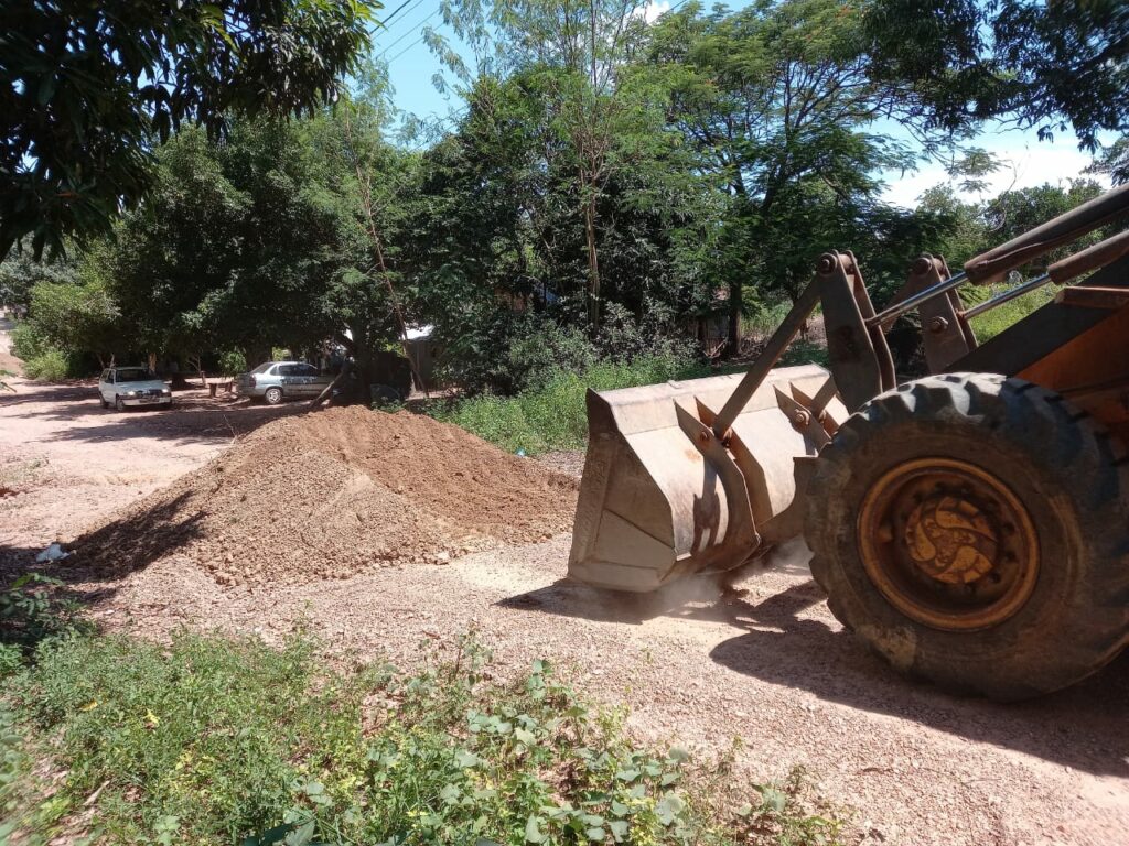 Secretaria de Obras intensifica trabalho de manutenção e limpeza no município e Distrito