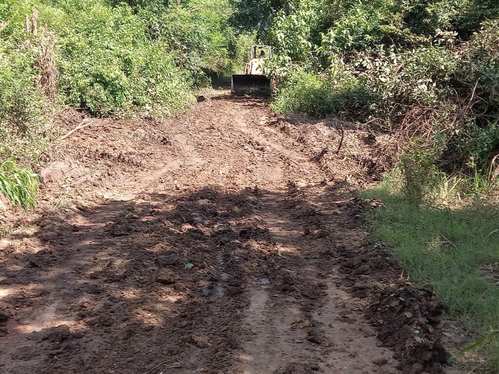 Secretaria de Obras intensifica trabalho de manutenção e limpeza no município e Distrito