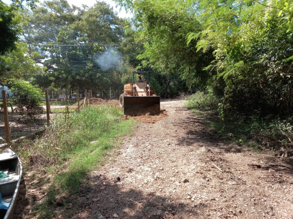 Secretaria de Obras intensifica trabalho de manutenção e limpeza no município e Distrito