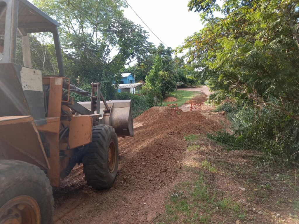 Secretaria de Obras intensifica trabalho de manutenção e limpeza no município e Distrito