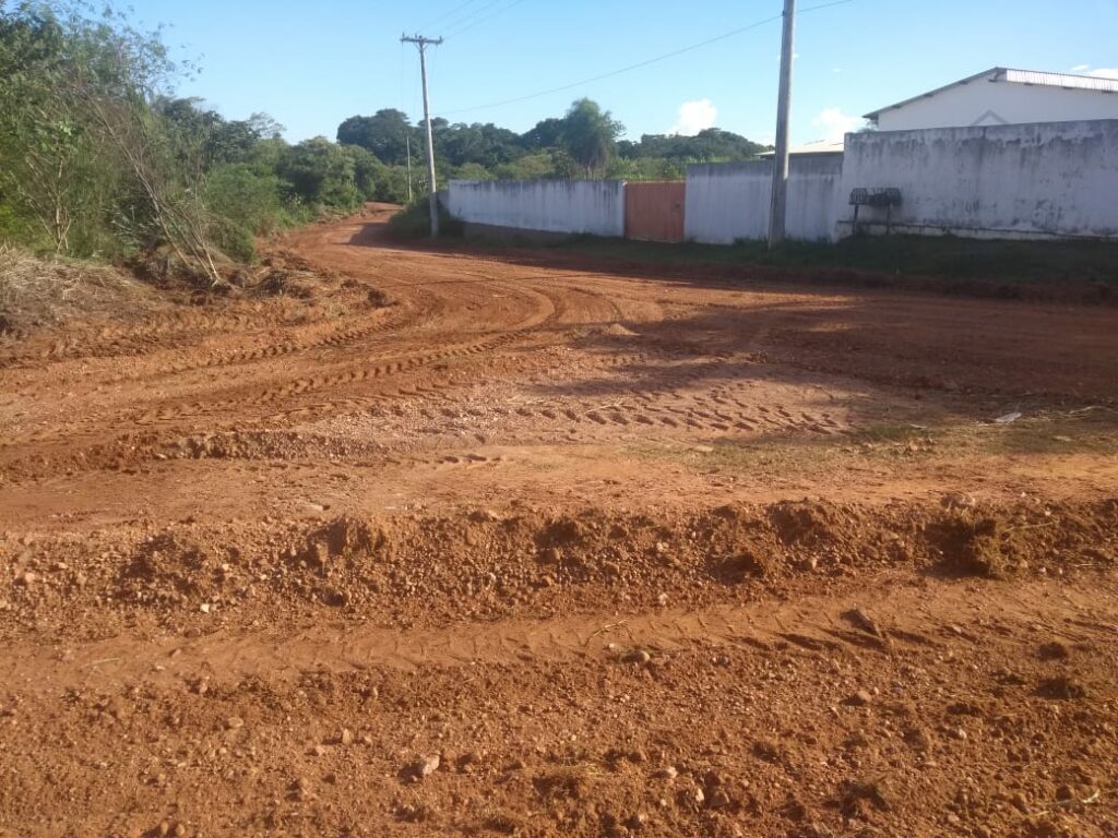 Secretaria de Obras intensifica trabalho de manutenção e limpeza no município e Distrito