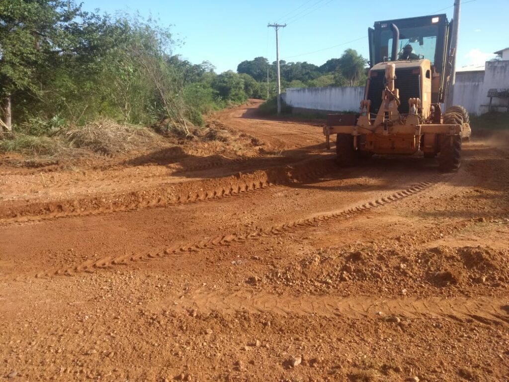 Secretaria de Obras intensifica trabalho de manutenção e limpeza no município e Distrito