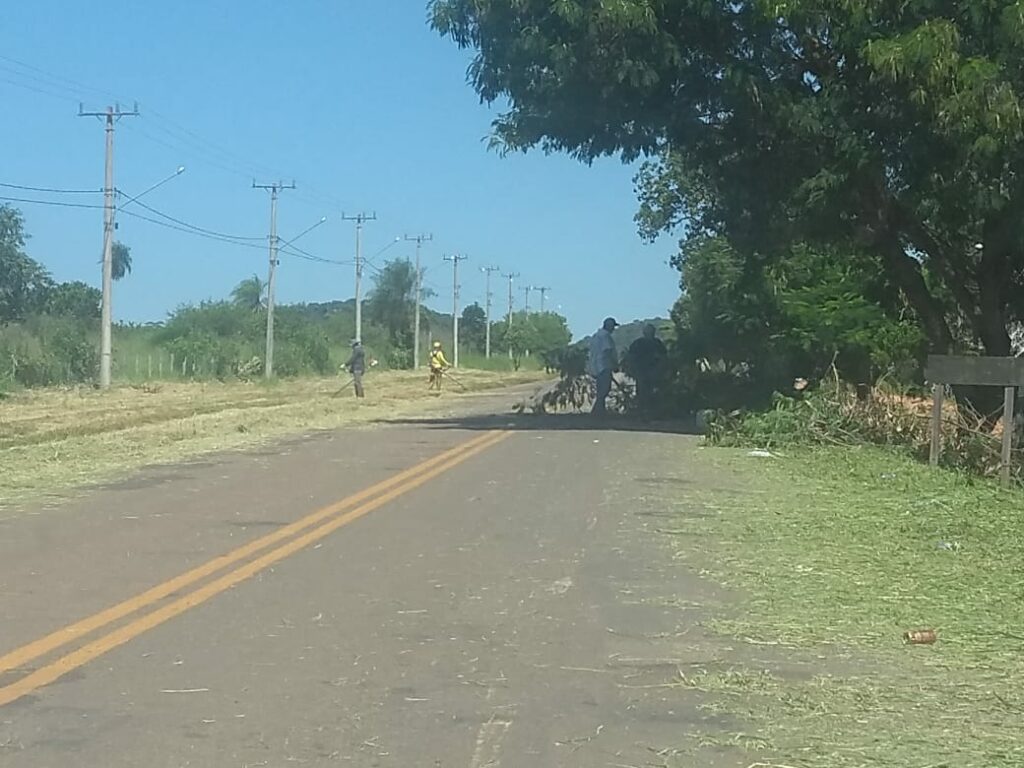 Secretaria de Obras intensifica trabalho de manutenção e limpeza no município e Distrito