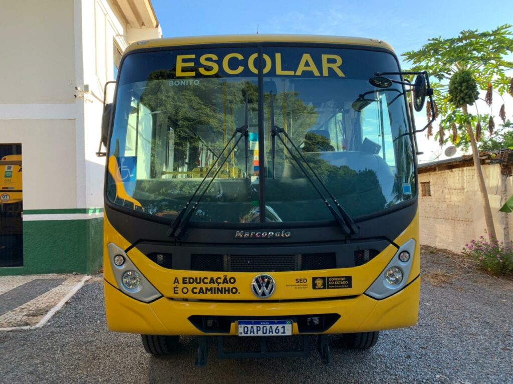 Prefeito de Bonito recebe do Governo do Estado, dois ônibus escolares 0km