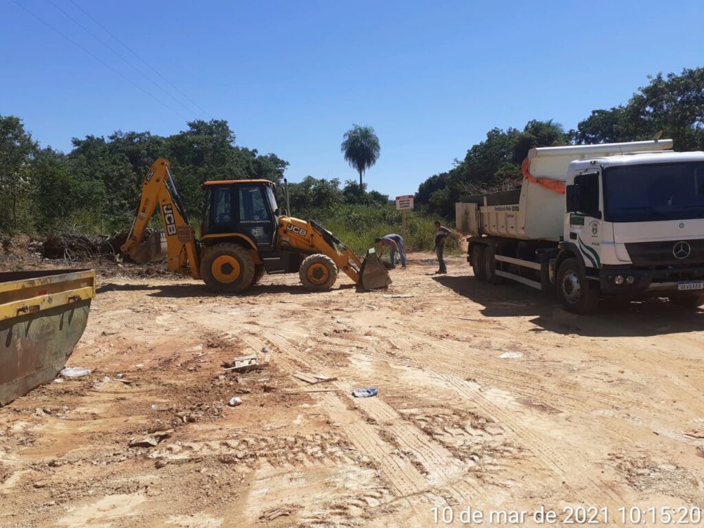 Operação limpeza é realizada durante madrugada em Bonito