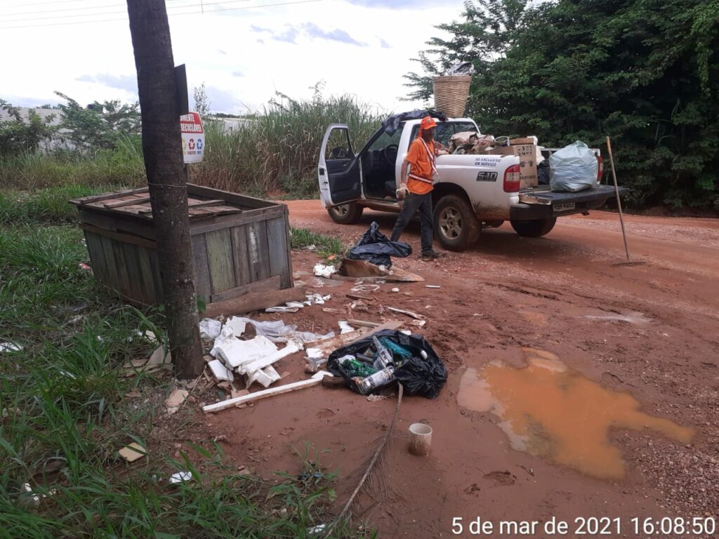 Operação limpeza é realizada durante madrugada em Bonito