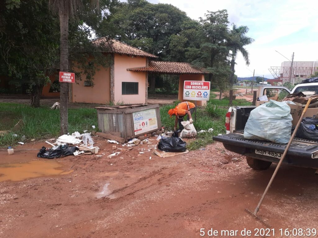 Operação limpeza é realizada durante madrugada em Bonito