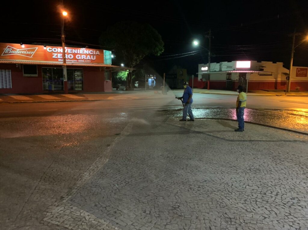 Operação limpeza é realizada durante madrugada em Bonito