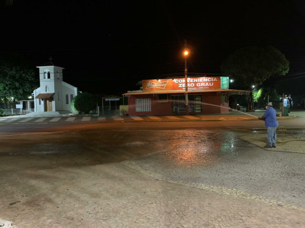 Operação limpeza é realizada durante madrugada em Bonito