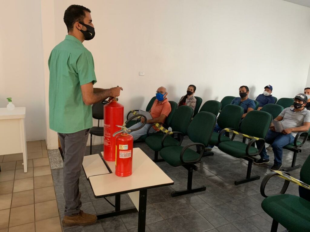 Servidores da SECTUR participam de curso de capacitação para Brigada de Incêndio Servidores da SECTUR participam de curso de capacitação para Brigada de Incêndio