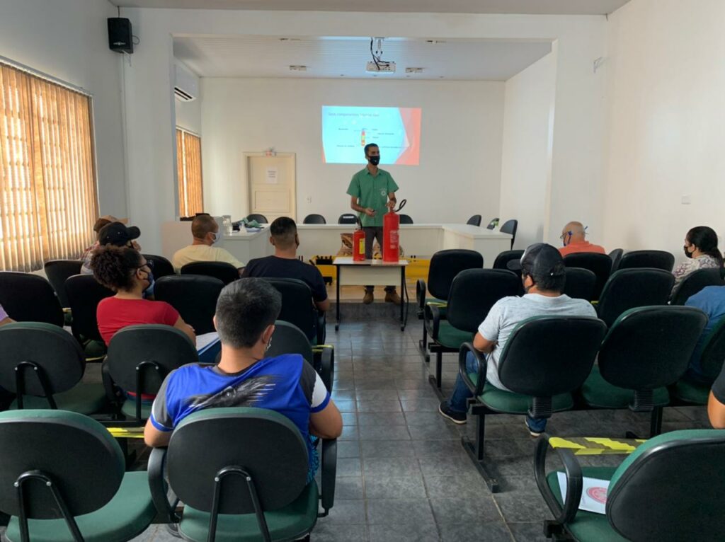 Servidores da SECTUR participam de curso de capacitação para Brigada de Incêndio Servidores da SECTUR participam de curso de capacitação para Brigada de Incêndio