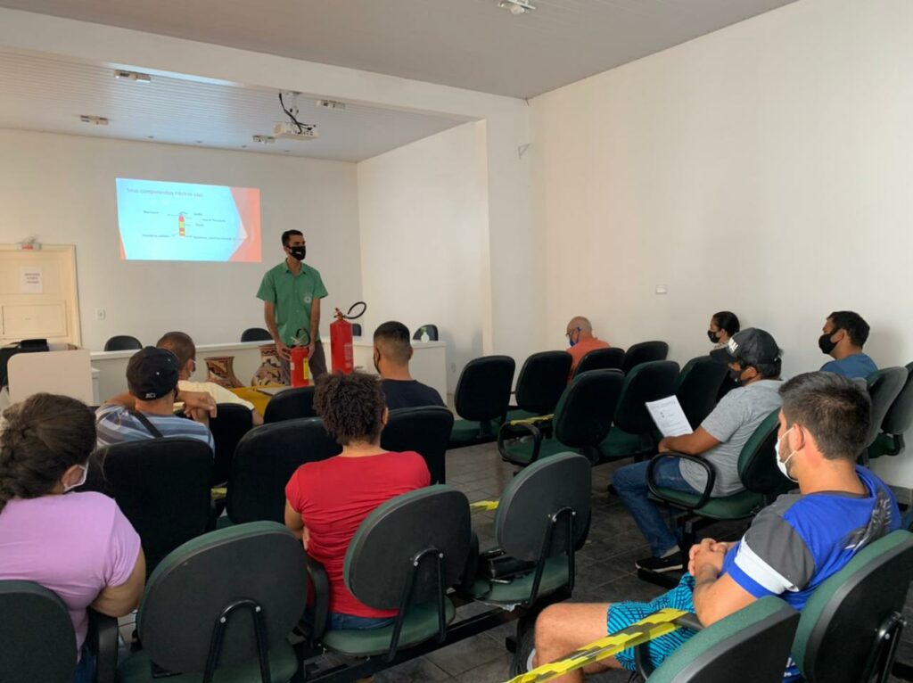 Servidores da SECTUR participam de curso de capacitação para Brigada de Incêndio Servidores da SECTUR participam de curso de capacitação para Brigada de Incêndio