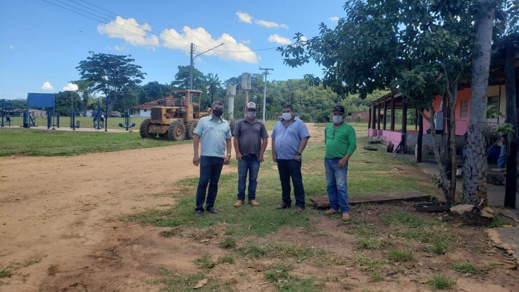 Prefeito visita execução dos trabalhos realizados pela equipe de obras no Assentamento Guaicurus