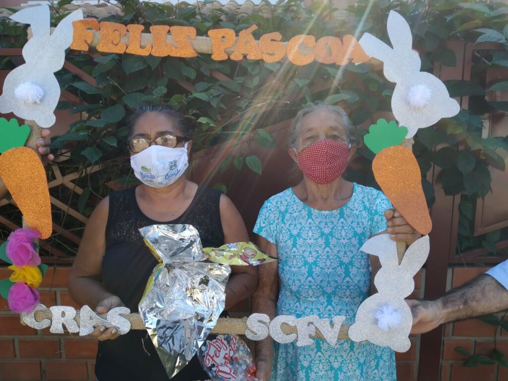 SAS entrega ovos de páscoa e caixas de bombons para famílias usuárias do SCFV e obras sociais