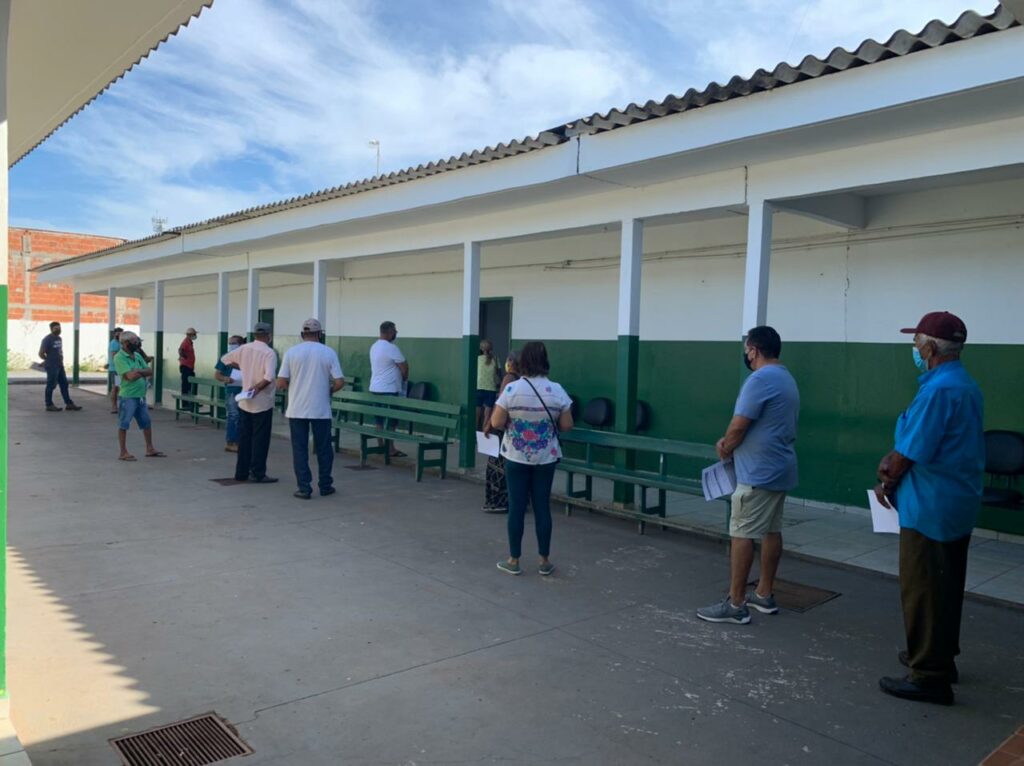 Com mudança na logística para melhorar o atendimento durante a vacinação, idosos a partir de 65 anos e pessoas com comorbidades especiais são imunizadas em Bonito Com mudança na logística para melhorar o atendimento durante a vacinação, idosos a partir de 65 anos e pessoas com comorbidades especiais são imunizadas em Bonito