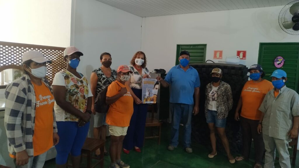 SAS distribui máscaras de proteção e promove bate-papo para abordar ações de prevenção contra à Covid-19 com garis